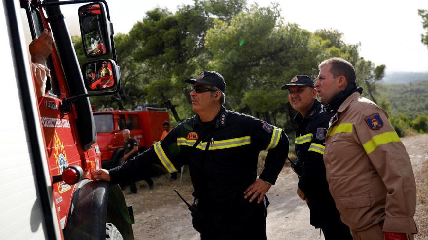 Almenys 74 morts i 178 ferits pels incendis a Grècia