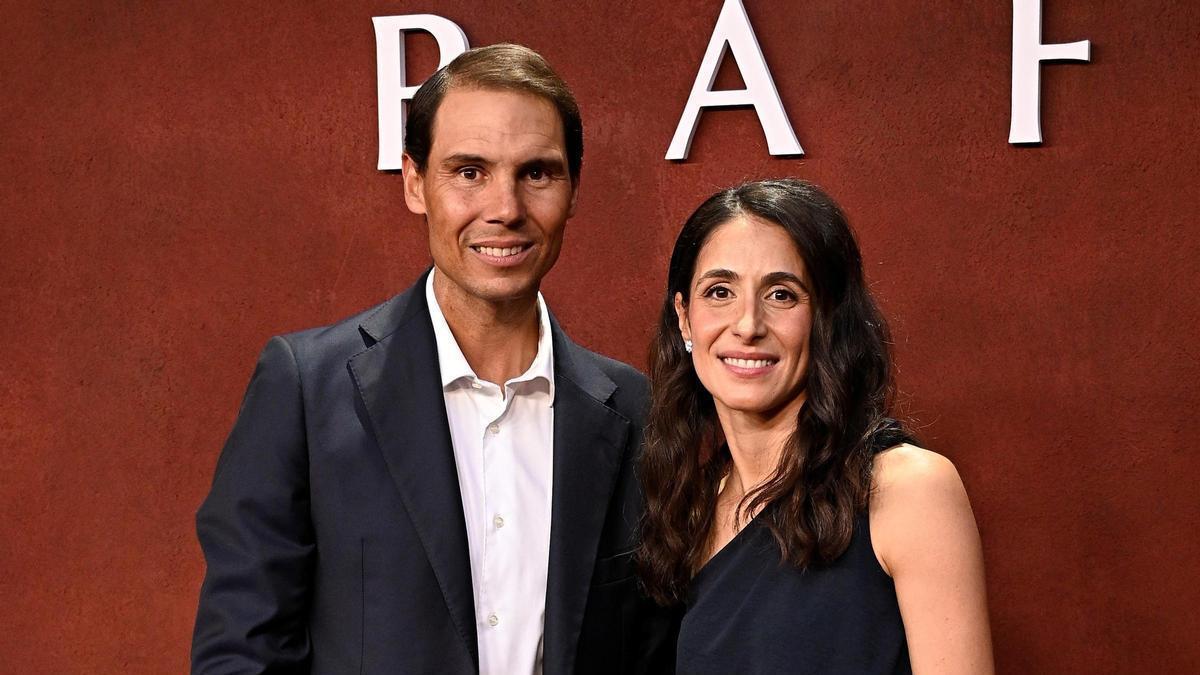 Rafa Nadal y su mujer, Mery Perelló, durante la premier de ‘RAFA’, documental sobre el extenista, este miércoles en Madrid