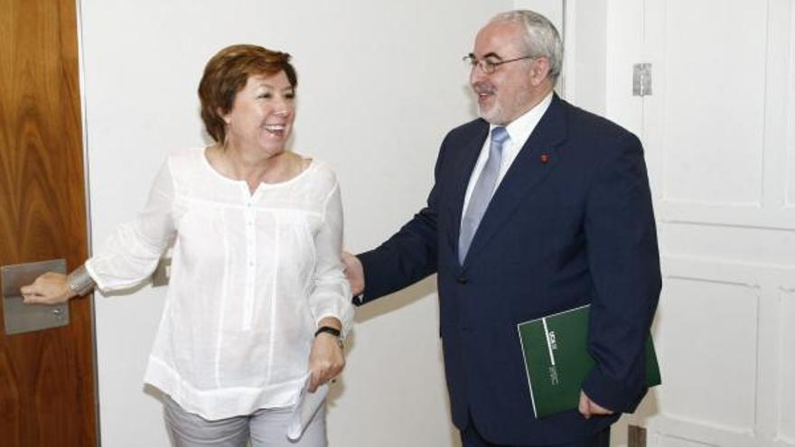 José Luis Mendoza y la alcaldesa de Cartagena, Pilar Barreiro, durante la reunión que mantuvieron ayer