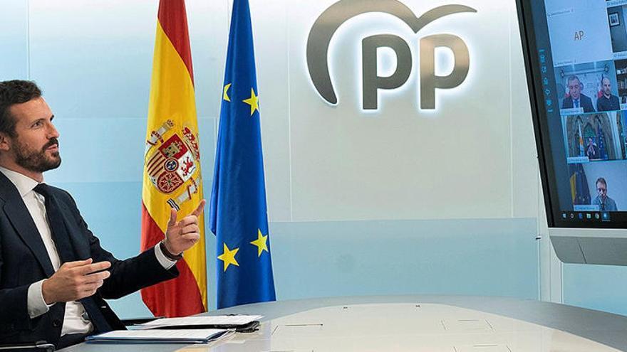 El presidente del PP, Pablo Casado, durante la videoconferencia con líderes del PP europeo.