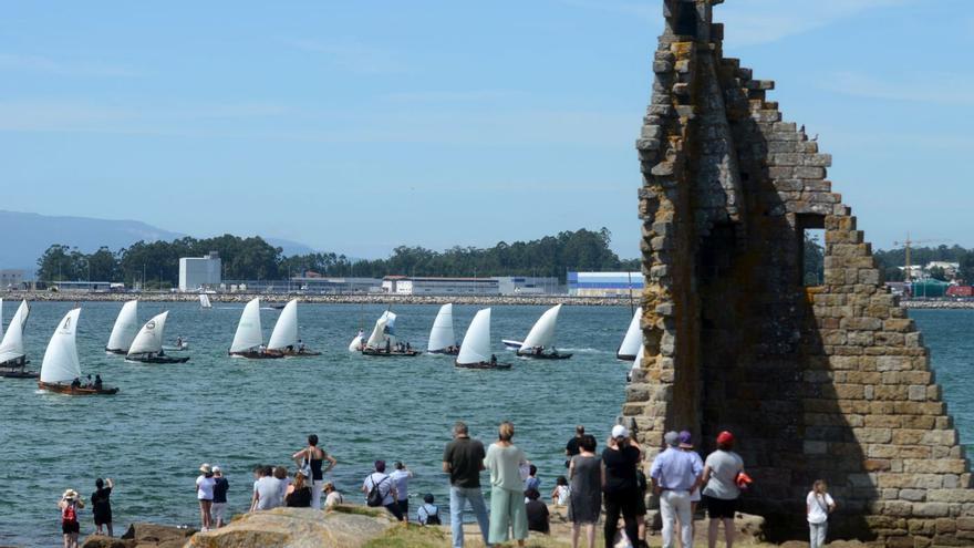 La vela tradicional contribuye a potenciar el atractivo turístico de Cambados y la ría de Arousa