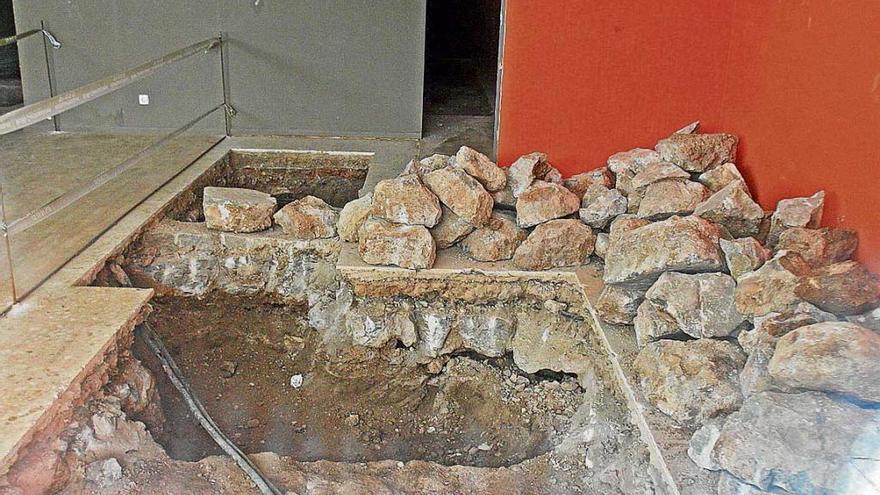 Excavación arqueológica en el local de la calle Oms.