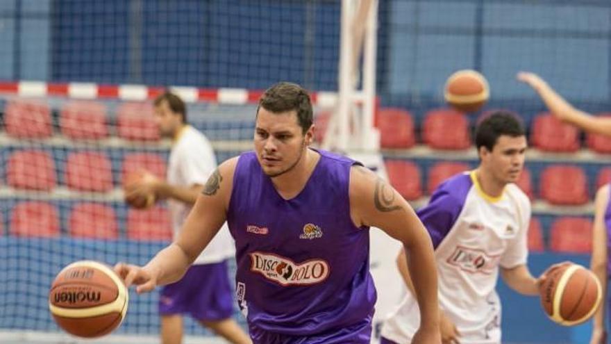 Toni Vicens, en un entreno con el Palencia.