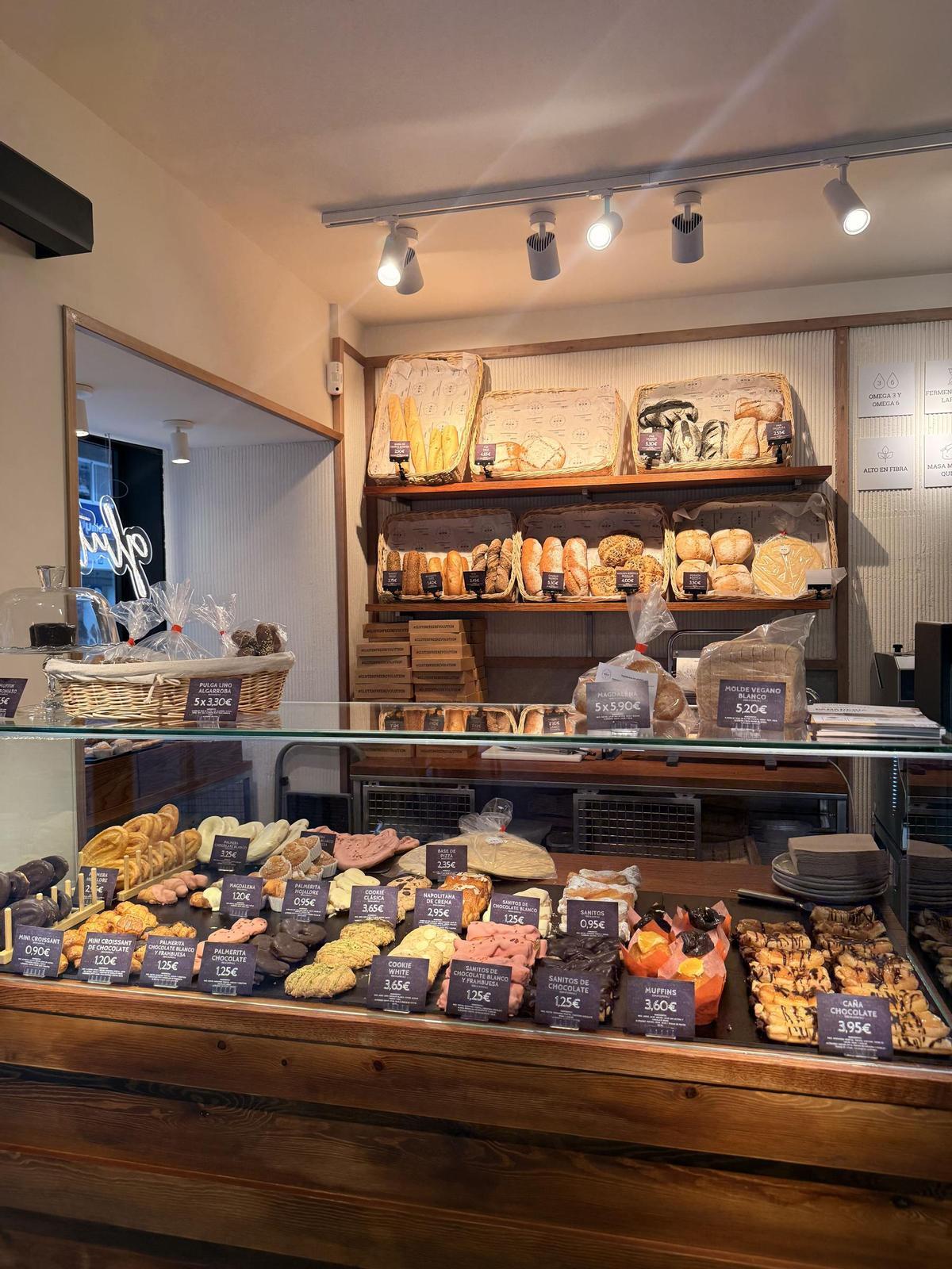 Mostrador de productos de San Locura.