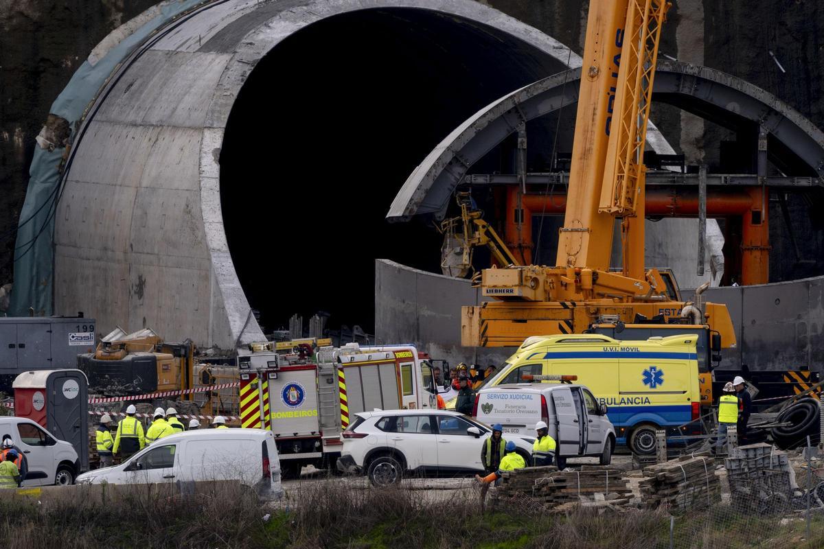 Obras de ferrocarril en San Cibrao das Viñas donde murió un trabajador el pasado año.