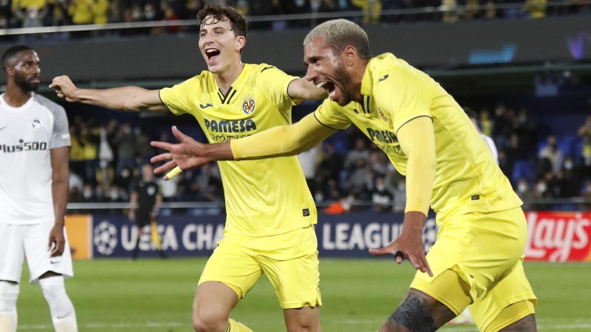 Pau y Capoue celebran el tanto del francés que abrió el camino de la victoria del Villarreal ante el Young Boys.