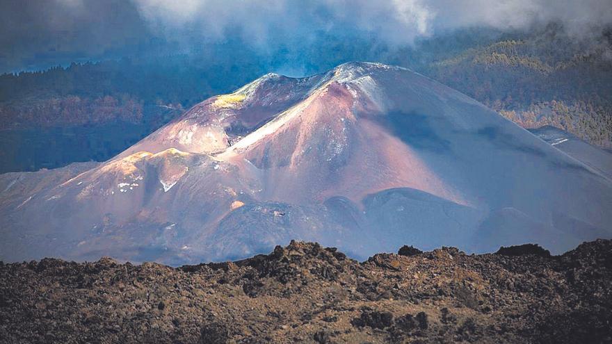 El tejido social reclama participación en las decisiones de futuro tras el volcán Tajogaite