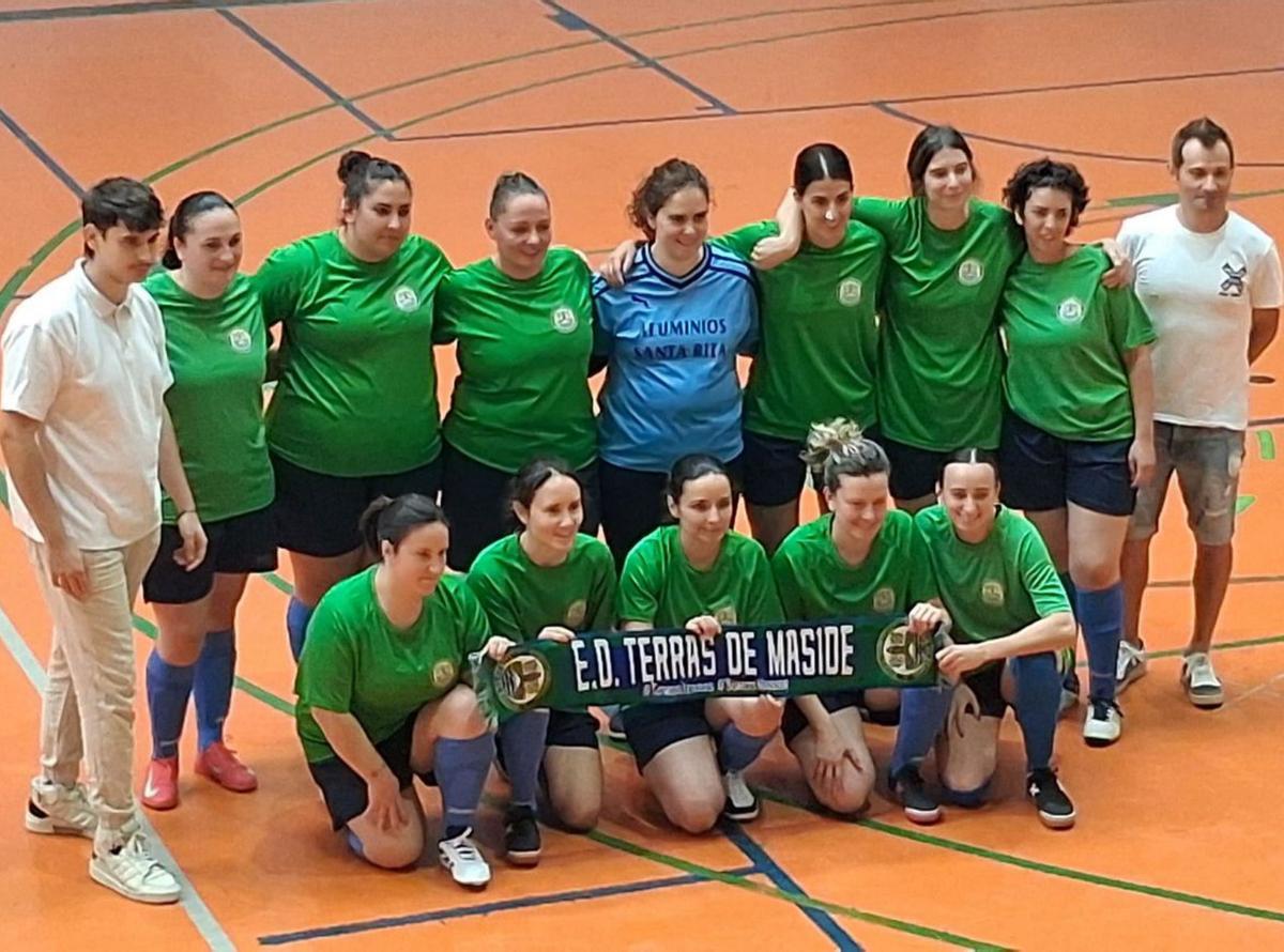 El nuevo equipo femenino
 de Terras de Maside. |  FdV