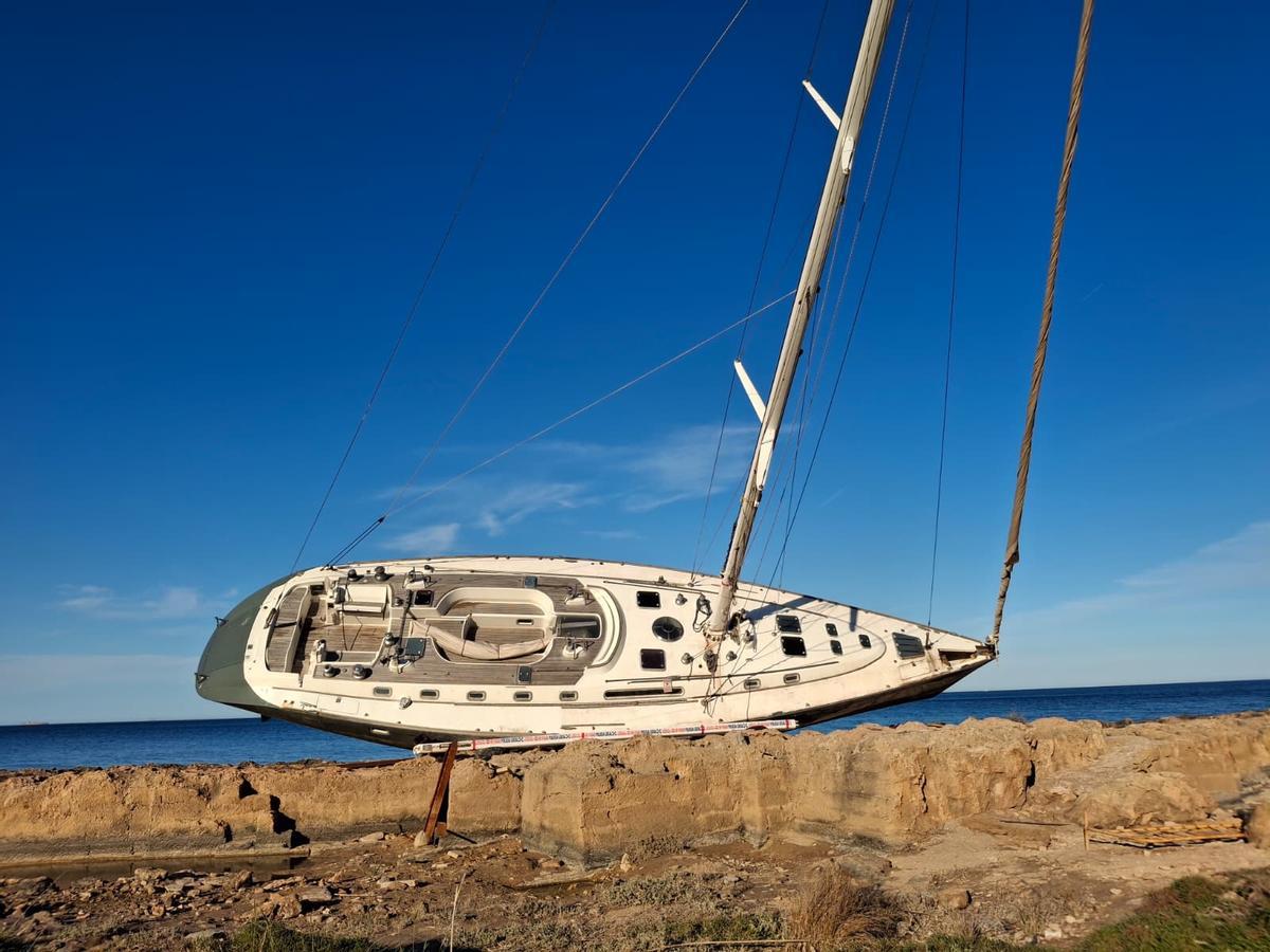 Nueve meses encallado en Xàbia: las imágenes del gran velero Nueve meses encallado en Xàbia: las imágenes del gran velero