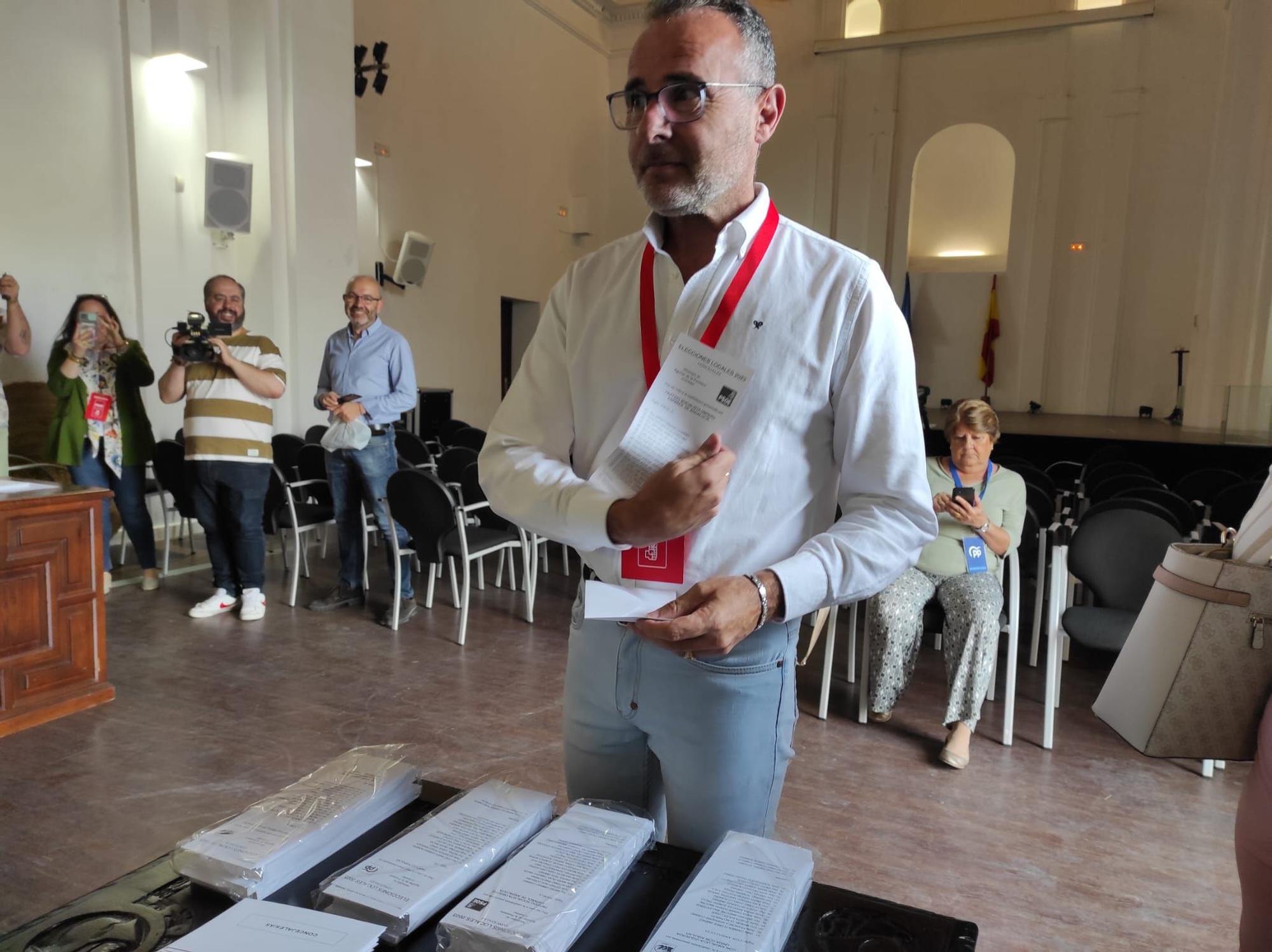 Aguilar de la Frontera. Mateo cogiendo voto