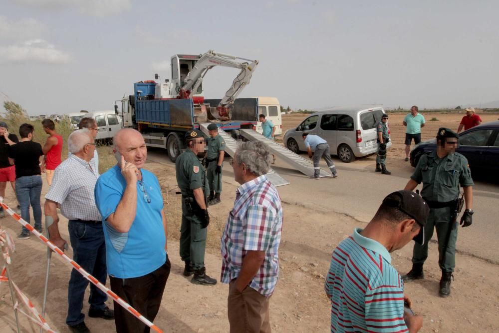 Protesta agricultores por el sellado del desagüe