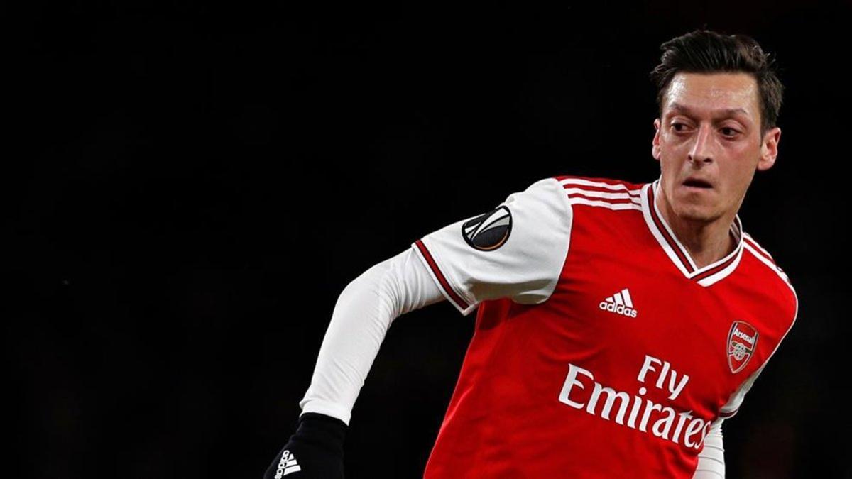 Mesut Özil no juega con el Arsenal desde hace nueve meses
