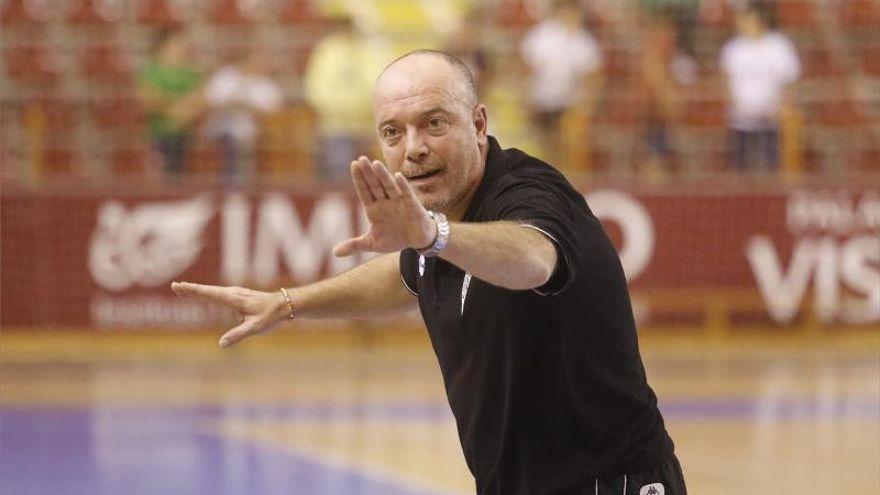 Maca, en su etapa como entrenador del Córdoba Futsal.