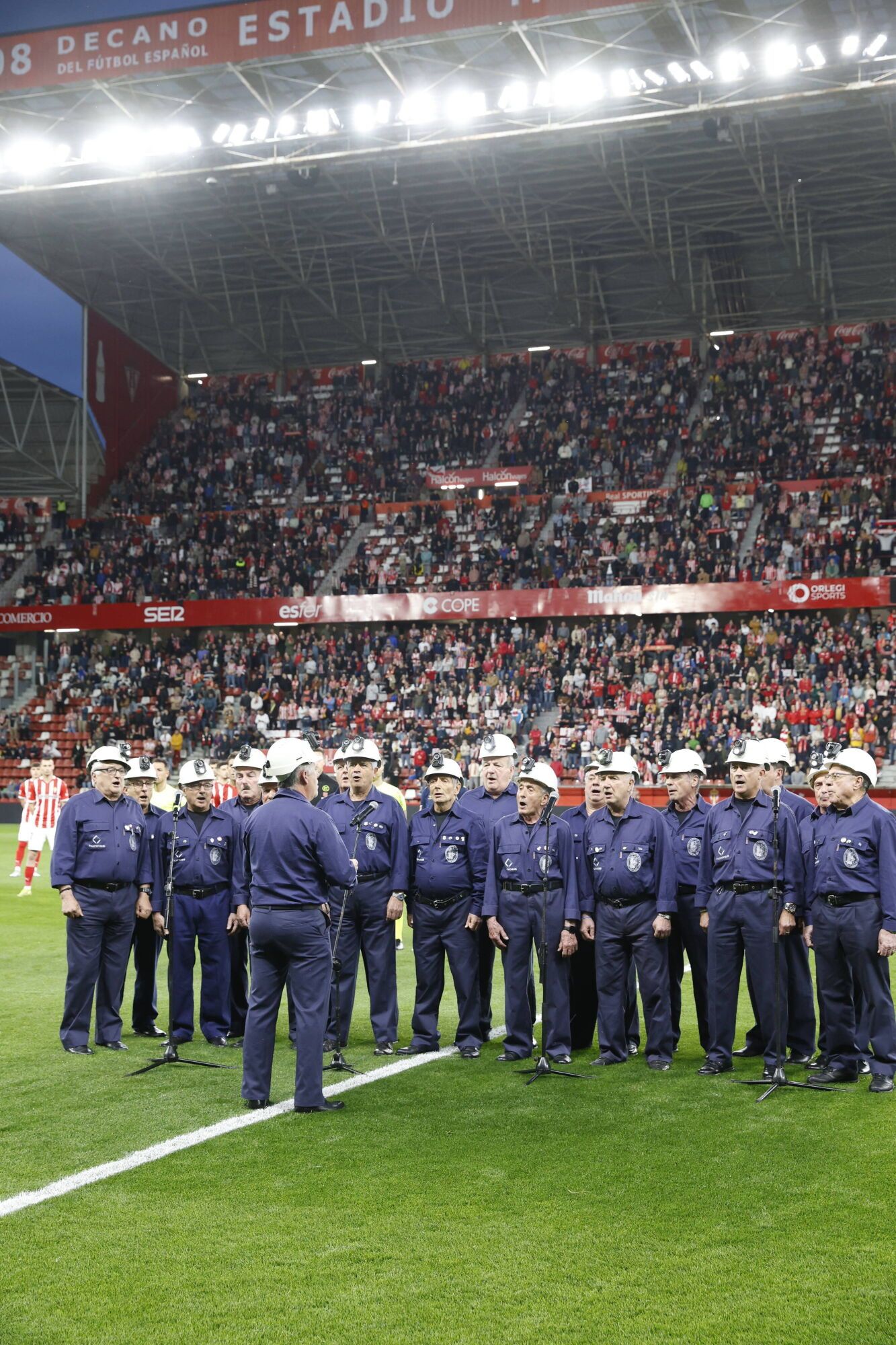 EN IMÁGENES: El Sporting - Tenerife disputado en El Molinón