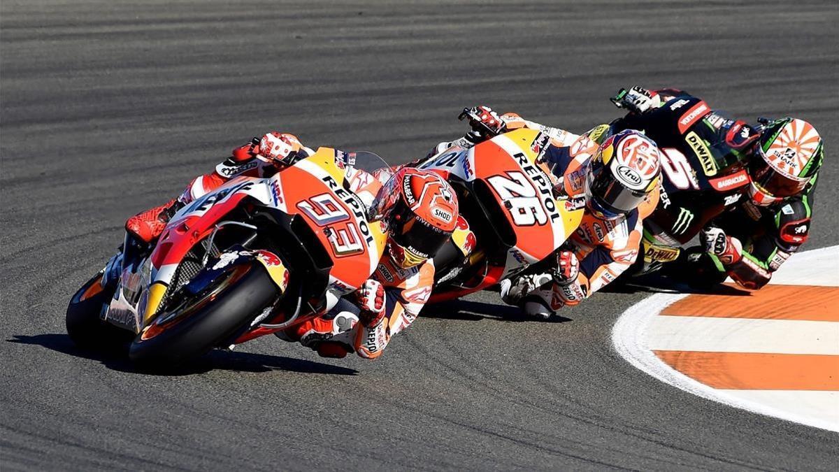 Marc Márquez, por delante de Pedrosa y Zarco en las primeras curvas.