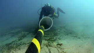 Llega a Barcelona el cable submarino 2Africa, el más largo del mundo