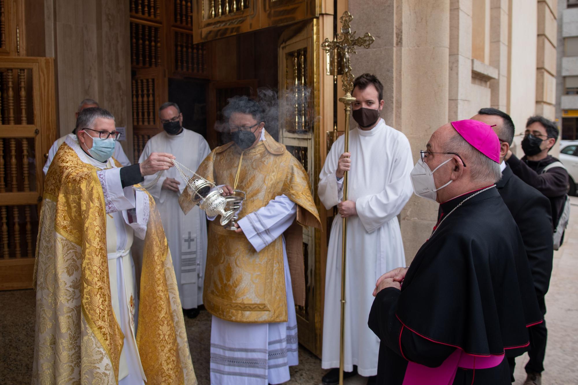 Día de Sant Pasqual en Vila-real, con misa y 'Xulla' en la intimidad