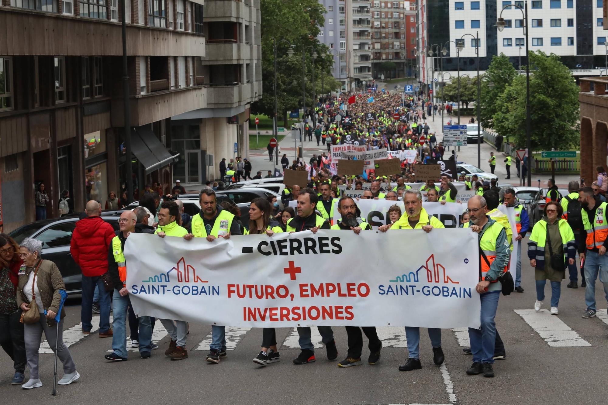 EN IMÁGENES: El avance de la protesta contra la cierre de Saint-Gobain en Avilés