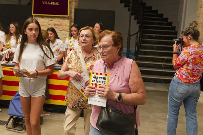 Fotogaleria I Repartiment del llibret i muntatge de cadafals escalfen motors per a les festes
