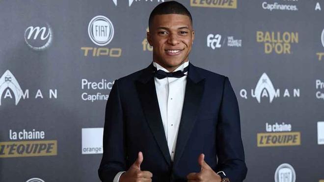 Mbappé recibe un Balón de Oro falso durante un show de comedia: "El premio es para 'Mobutu'"