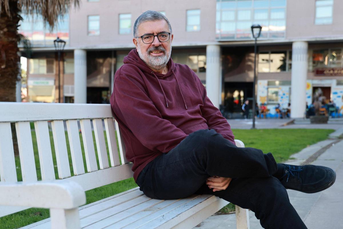 O escritor Xosé Ramón Pena, en Vigo, vén de publicar dous novos libros.