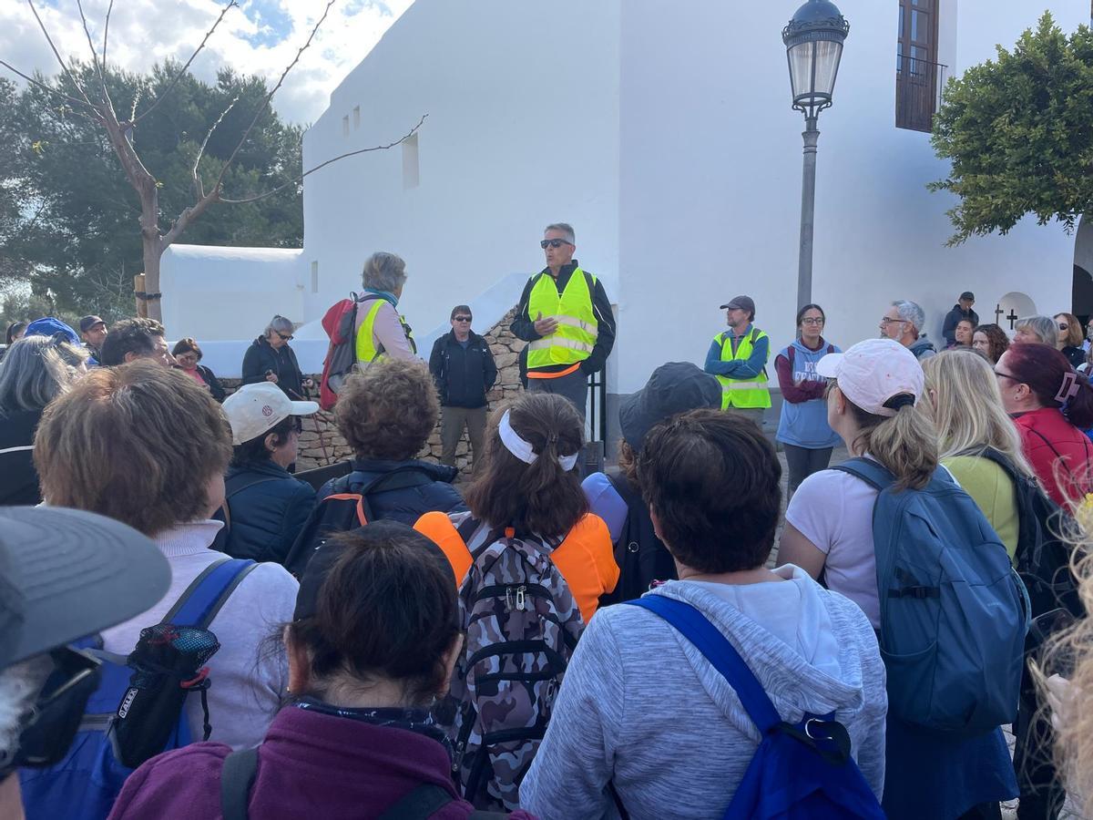 La jornada para reivindicar los caminos públicos de Ibiza y vías agropecuarias en imágenes La jornada para reivindicar los caminos públicos de Ibiza y vías agropecuarias en imágenes