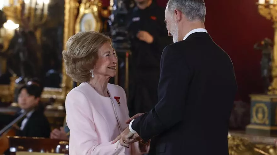 Felipe VI concede a la Reina Sofía el Toisón de Oro por "su dedicación y entrega" a España y a la Corona