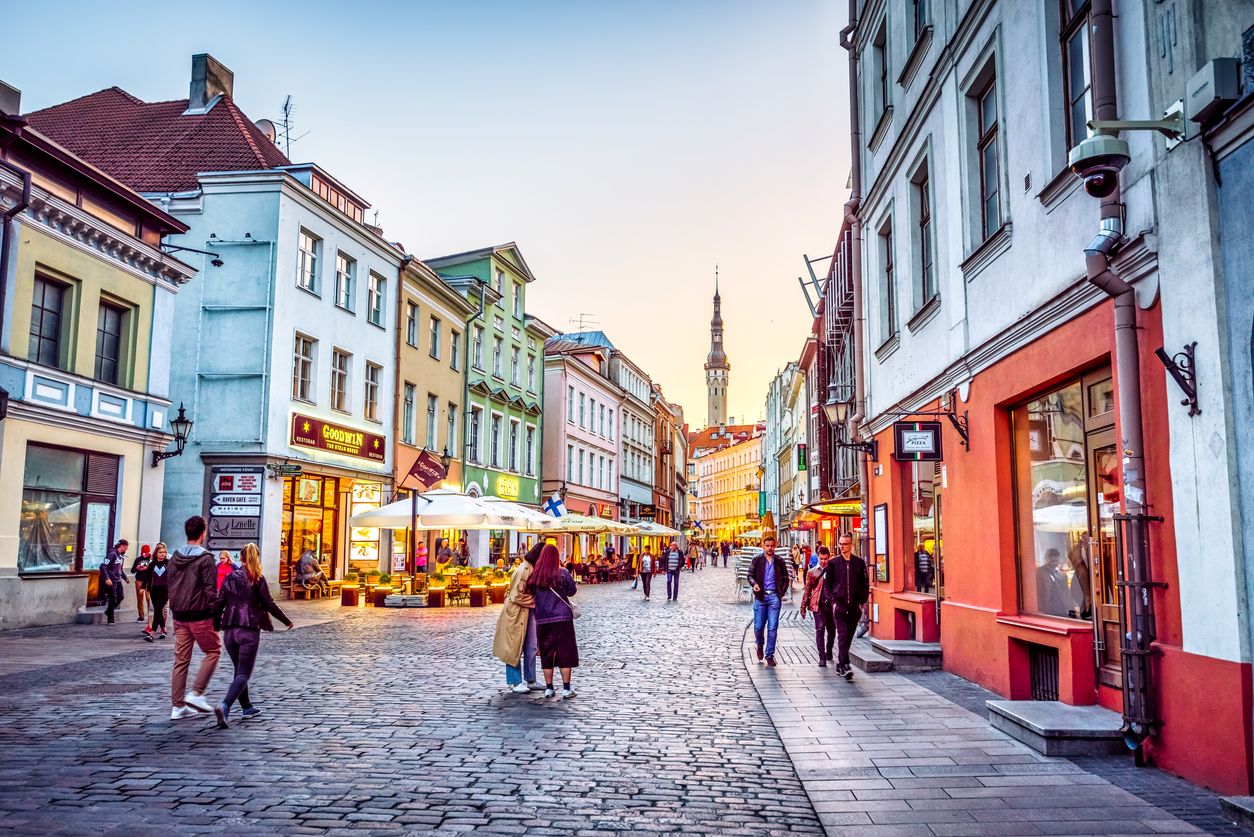 Una de las calles en Tallin, Estonia