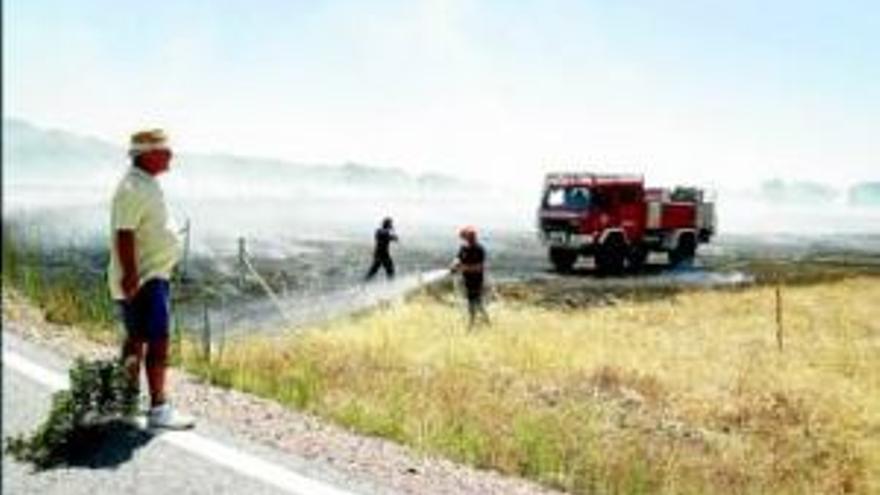 Arden cinco hectáreas de pasto cerca del restaurante Montebola