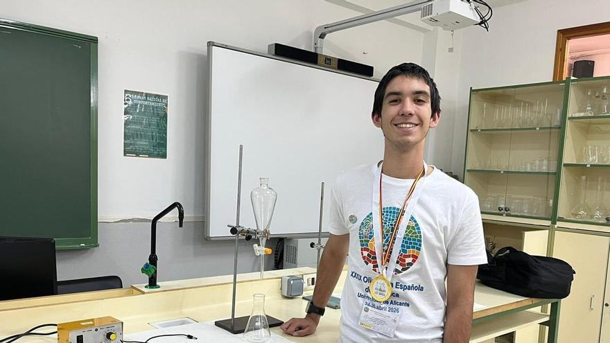 Del IES Domingo Cáceres de Badajoz a Uzbekistán: el talento químico de Javier Romero cruza fronteras