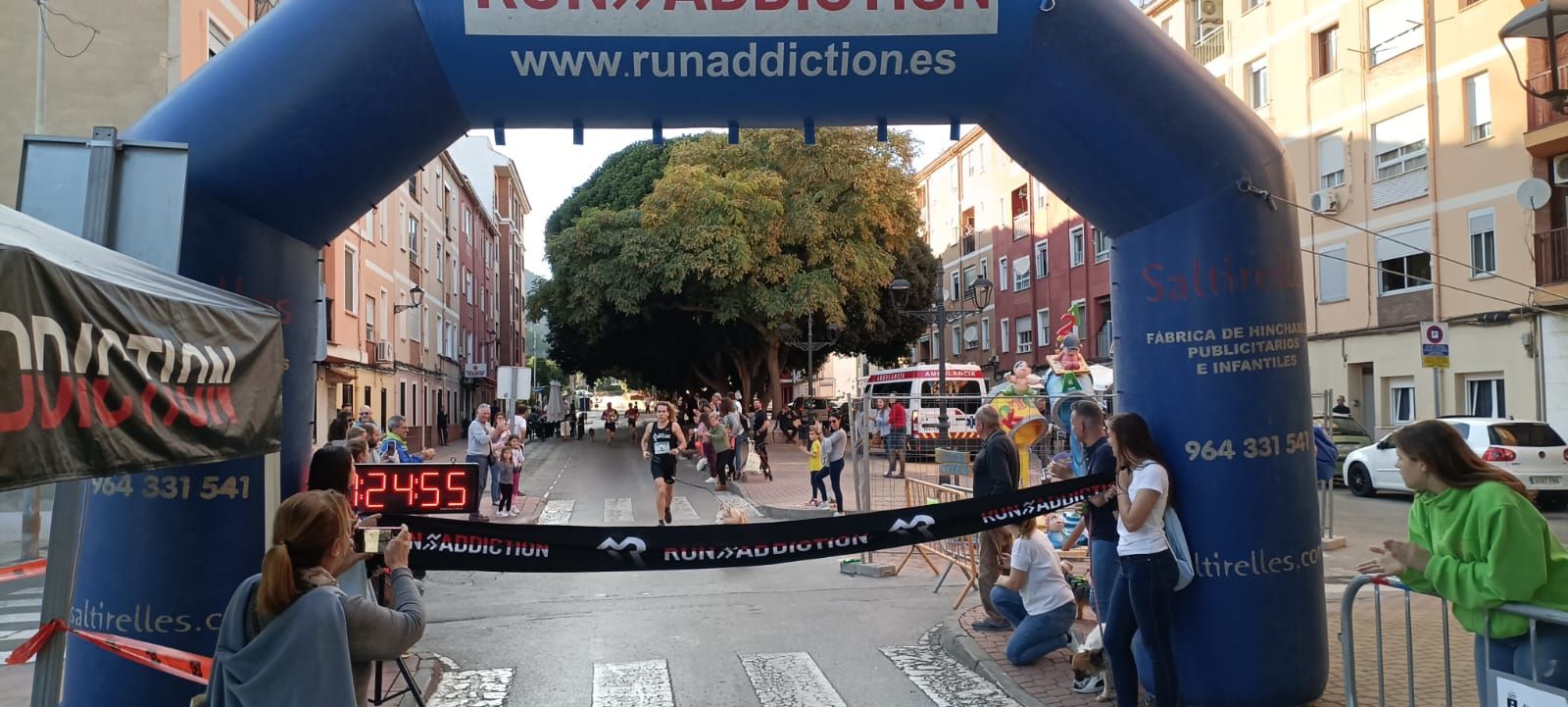 El emotivo Canicross de la falla Sud-oest de la Vall, en imágenes