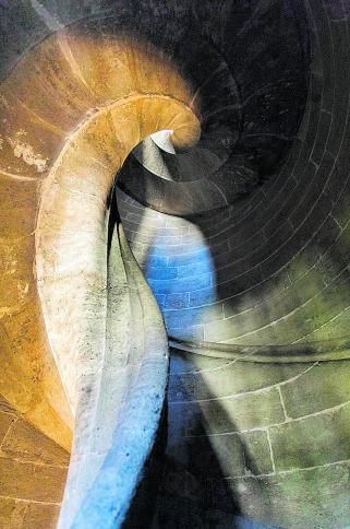 Escalera de caracol de la torre de la Lonja, obra de Pere Compte. 