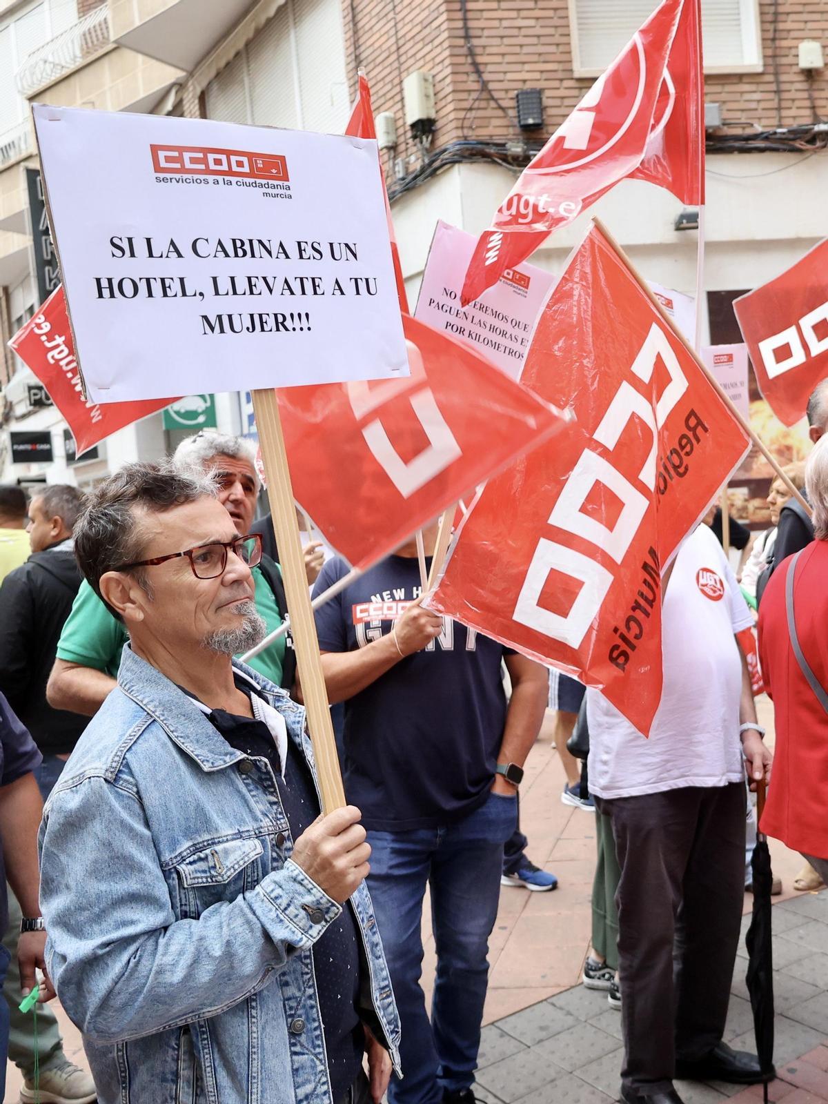 'Si la cabina es un hotel, llévate a tu mujer', se podía leer en algunas de las pancartas.