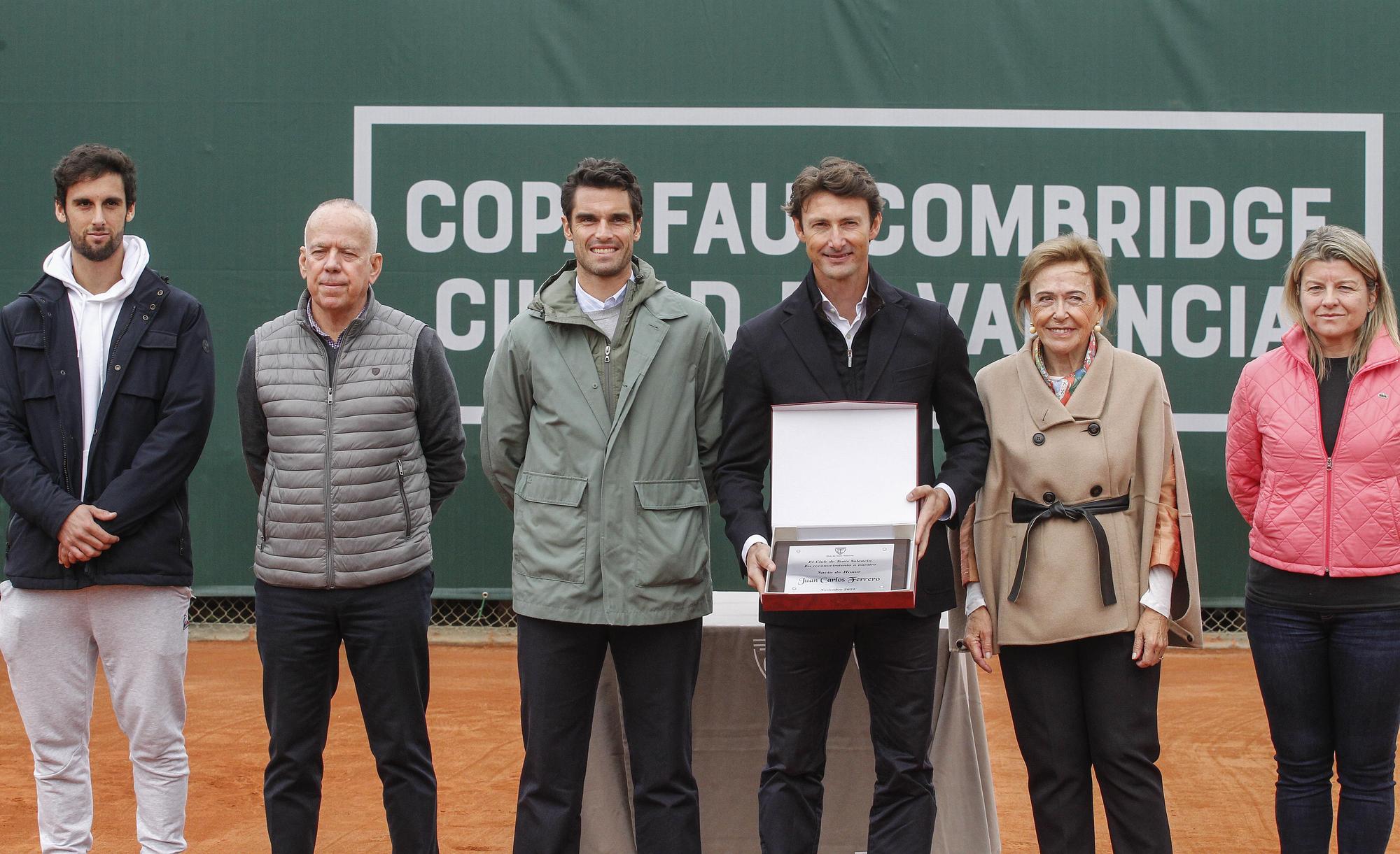 Homenaje a Juan Carlos Ferrero en la Copa Faulcombridge de València