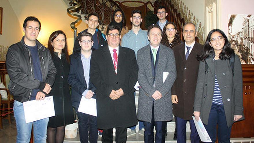 Foto de familia del acto de entrega de premios.