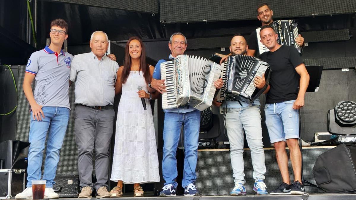 En imágenes: La especial actuación con la que Cangas despidió sus fiestas del Carmen y La Magdalena
