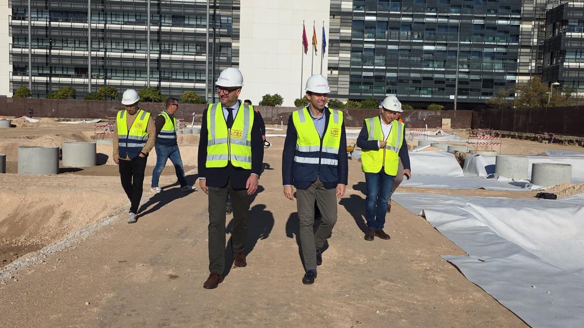 El edil de Movilidad, Gestión Económica y Contratación, José Francisco Muñoz, en su visita a las obras.