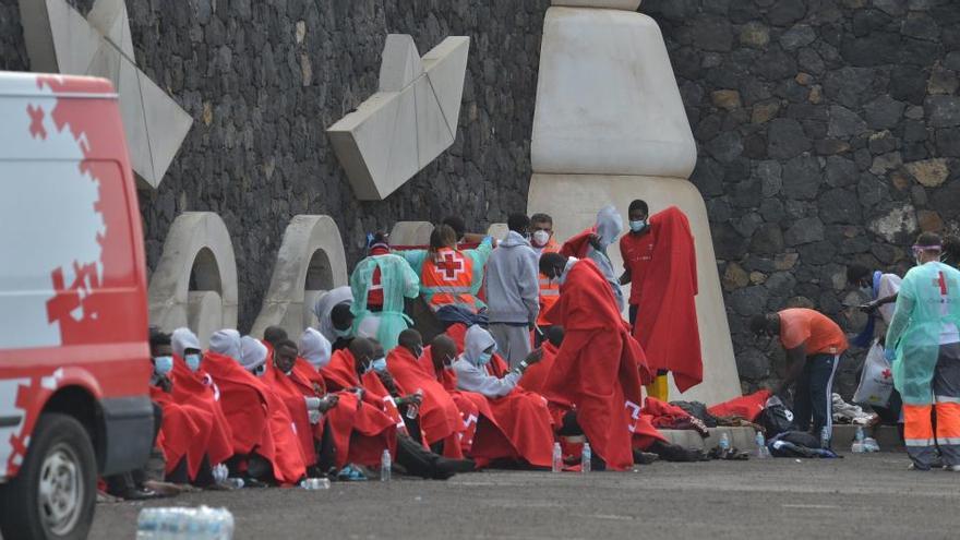 Inmigrantes rescatados de una patera en Canarias