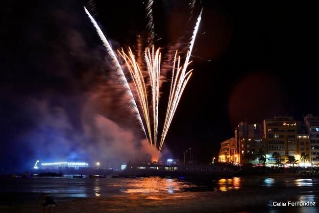 Espectáculo de fuegos artificiales tras el entierro de la sardina