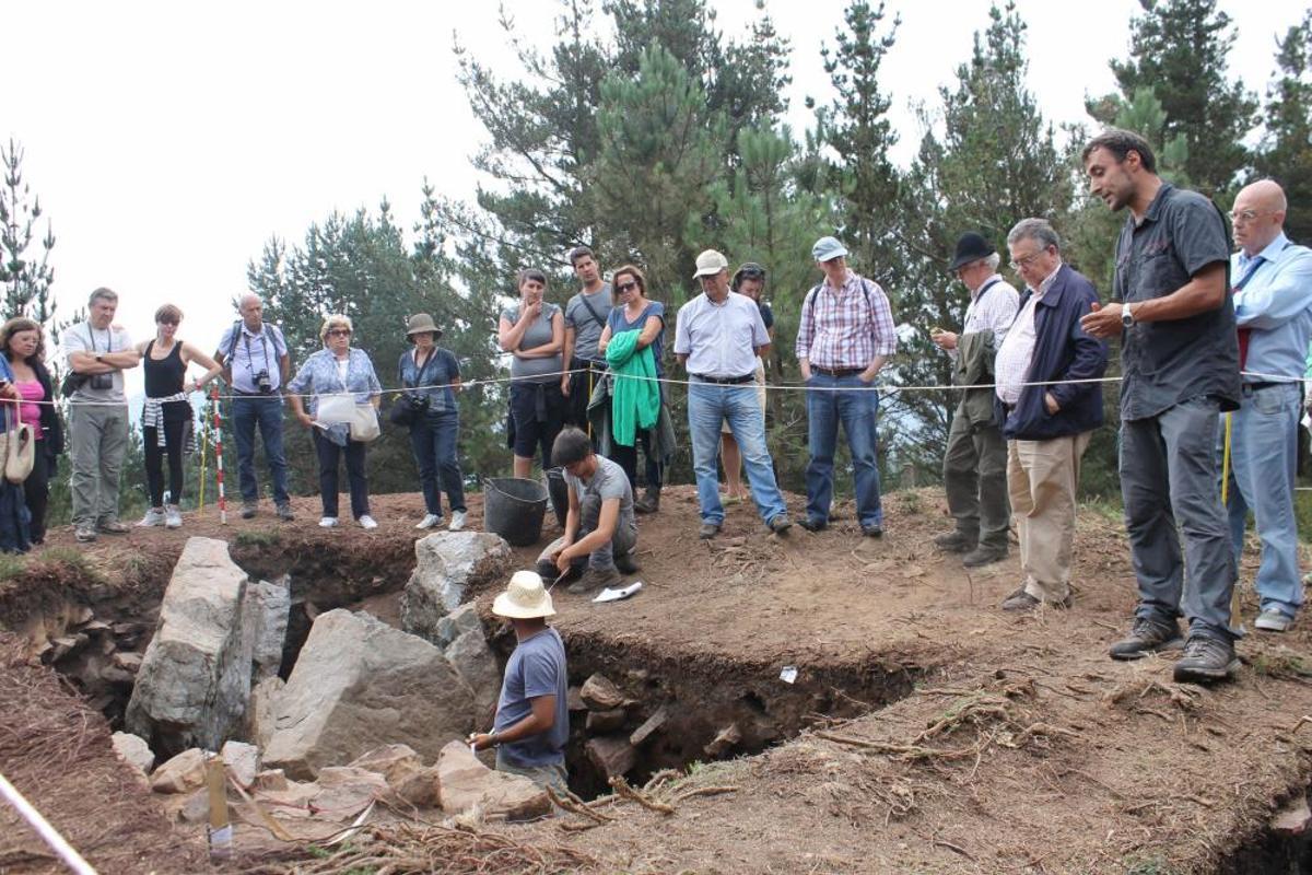 Jornada de puertas abiertas en el dólmen de Salas