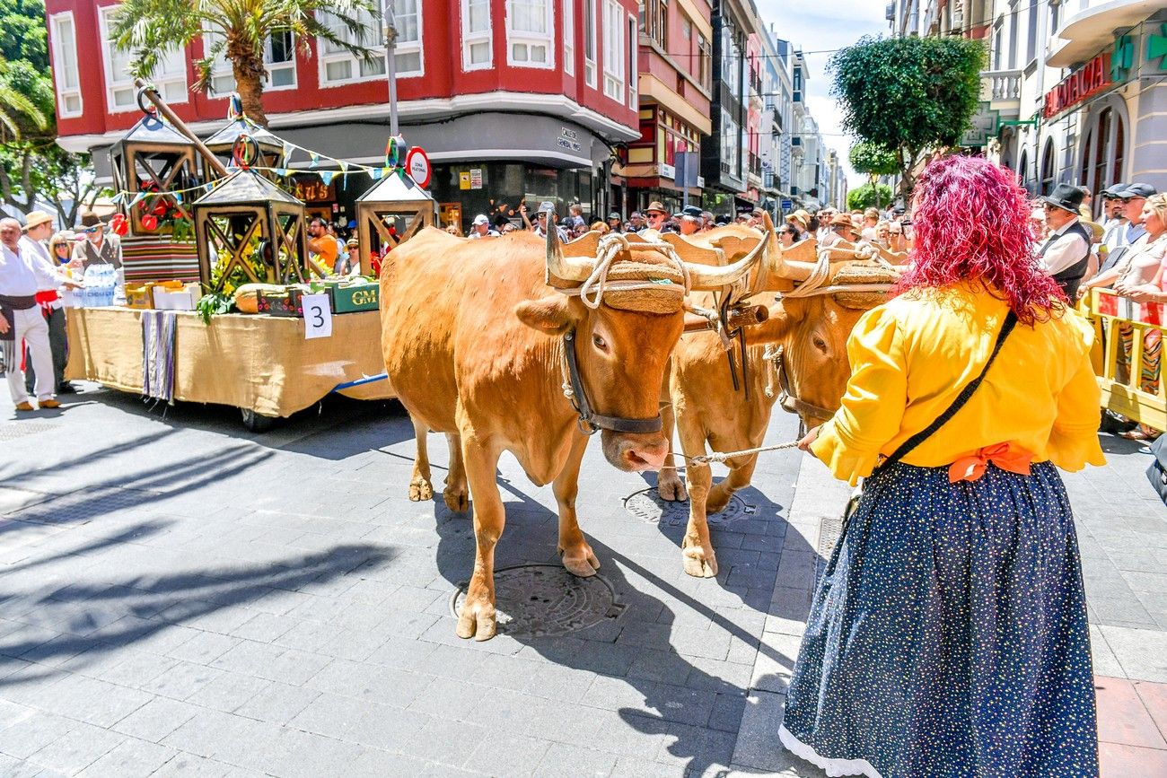 Una romería con bikini en Las Palmas de Gran Canaria