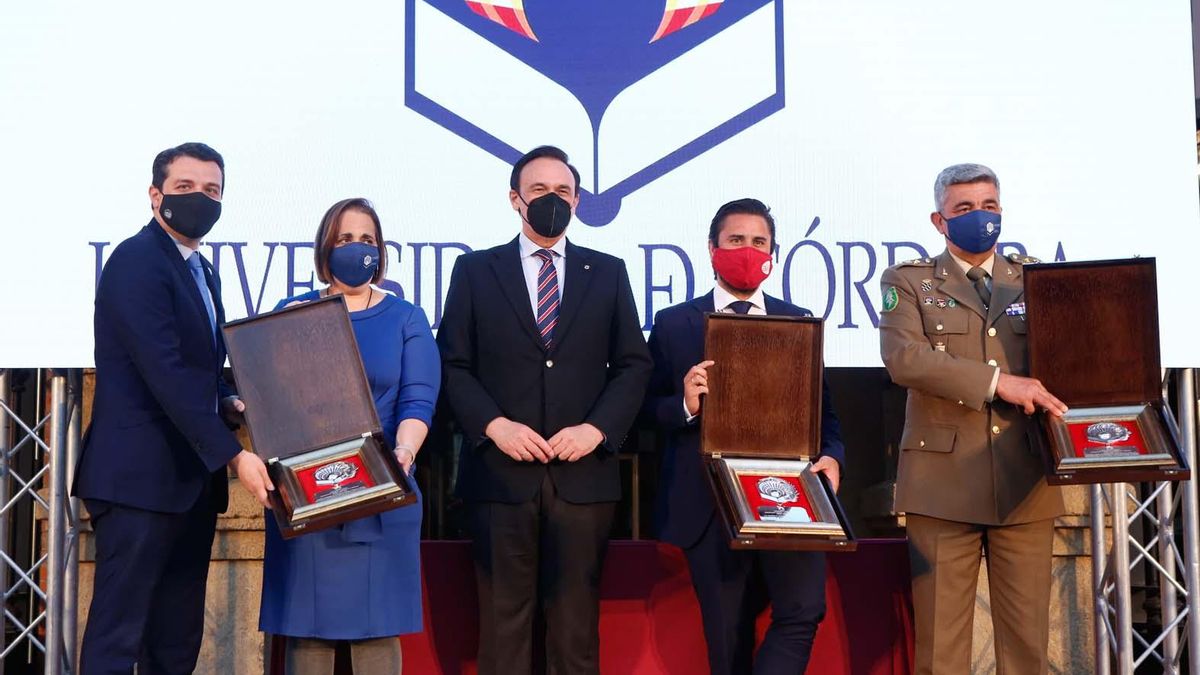 José María Bellido, Blanca Torrent, Gómez Vilamandos, Félix Almagro y el coronel jefe Francisco Polo.