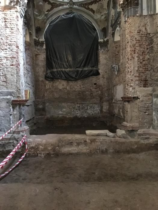 Visita a las obras del interior de la iglesia de Santiago