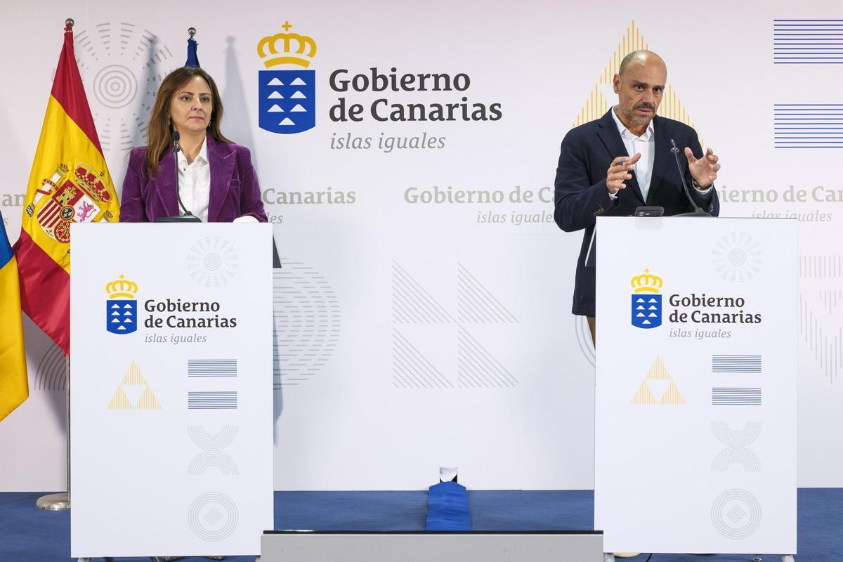 Nieves Lady Barreto y Alfonso Cabello en la rueda de prensa, este lunes, tras el Consejo de Gobierno.