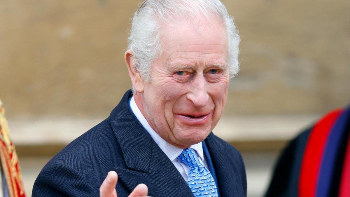 ÚLTIMA HORA CARLOS III: El Palacio de Buckingham dice que vuelve, la prensa que ha empeorado