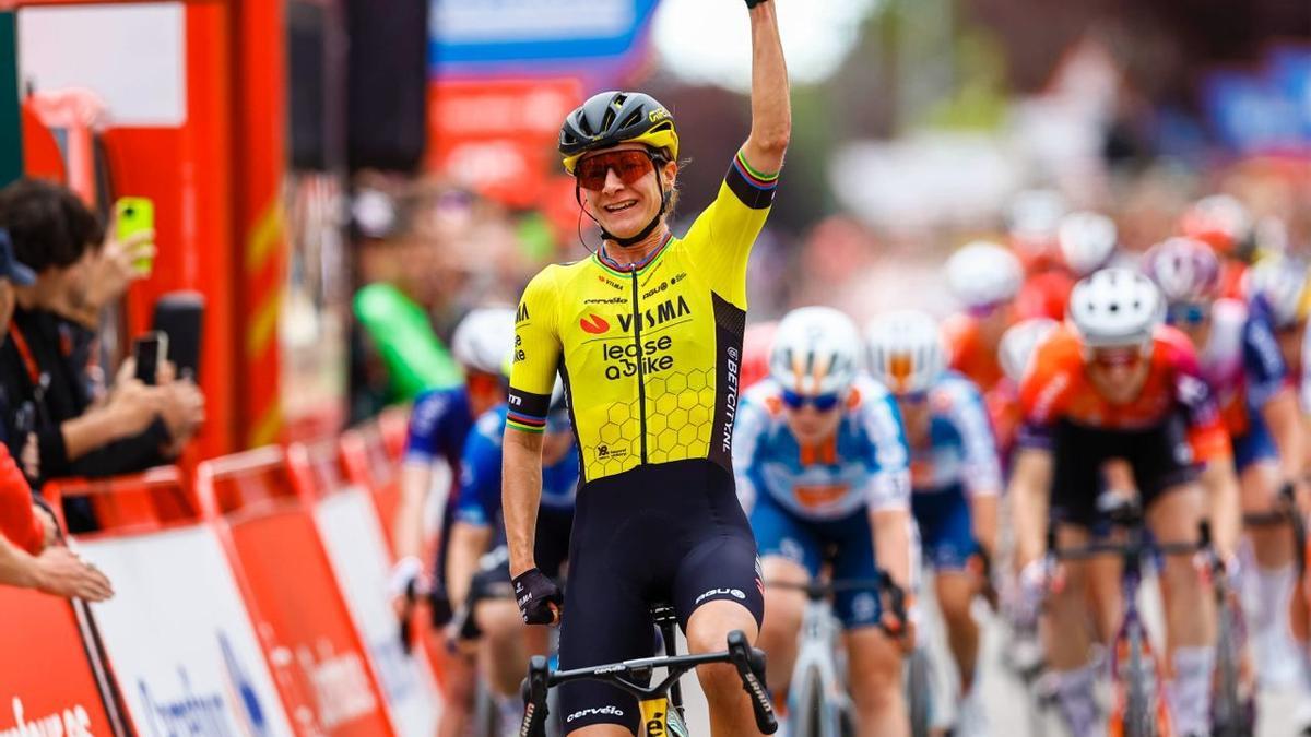 Marianne Vos triunfa en la meta de Teruel de la Vuelta.