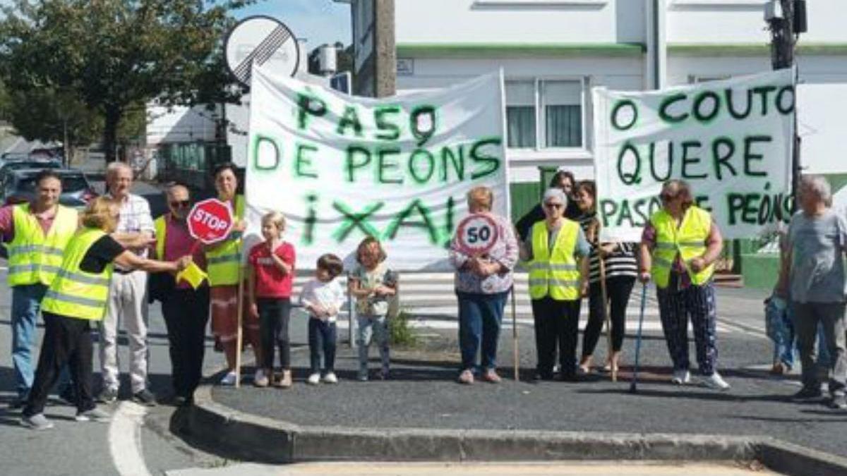 Protesta vecinal en O Couto.  | //L.O.