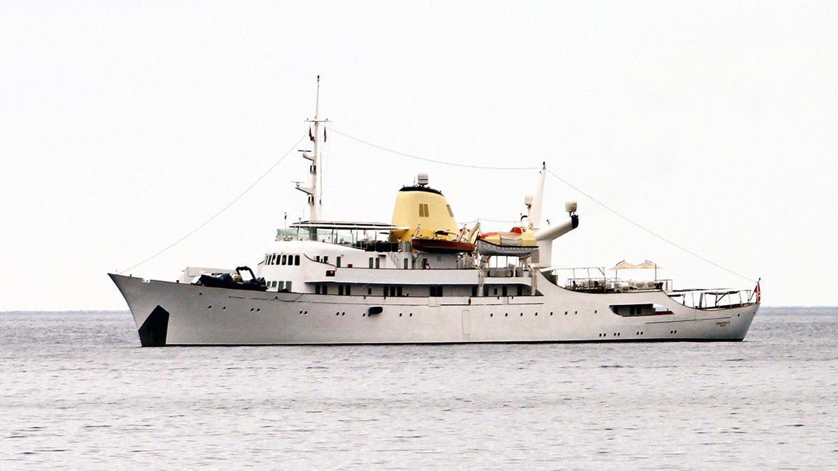 El buque 'Christina O' avistado en la bahía de Palma este lunes a primera hora.