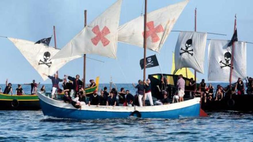 El Alijo en la Playa Centro y las Embajadas Contrabandista y Beduina se celebraron ayer antes de una noche sin final que aguardaba al Desembarco.