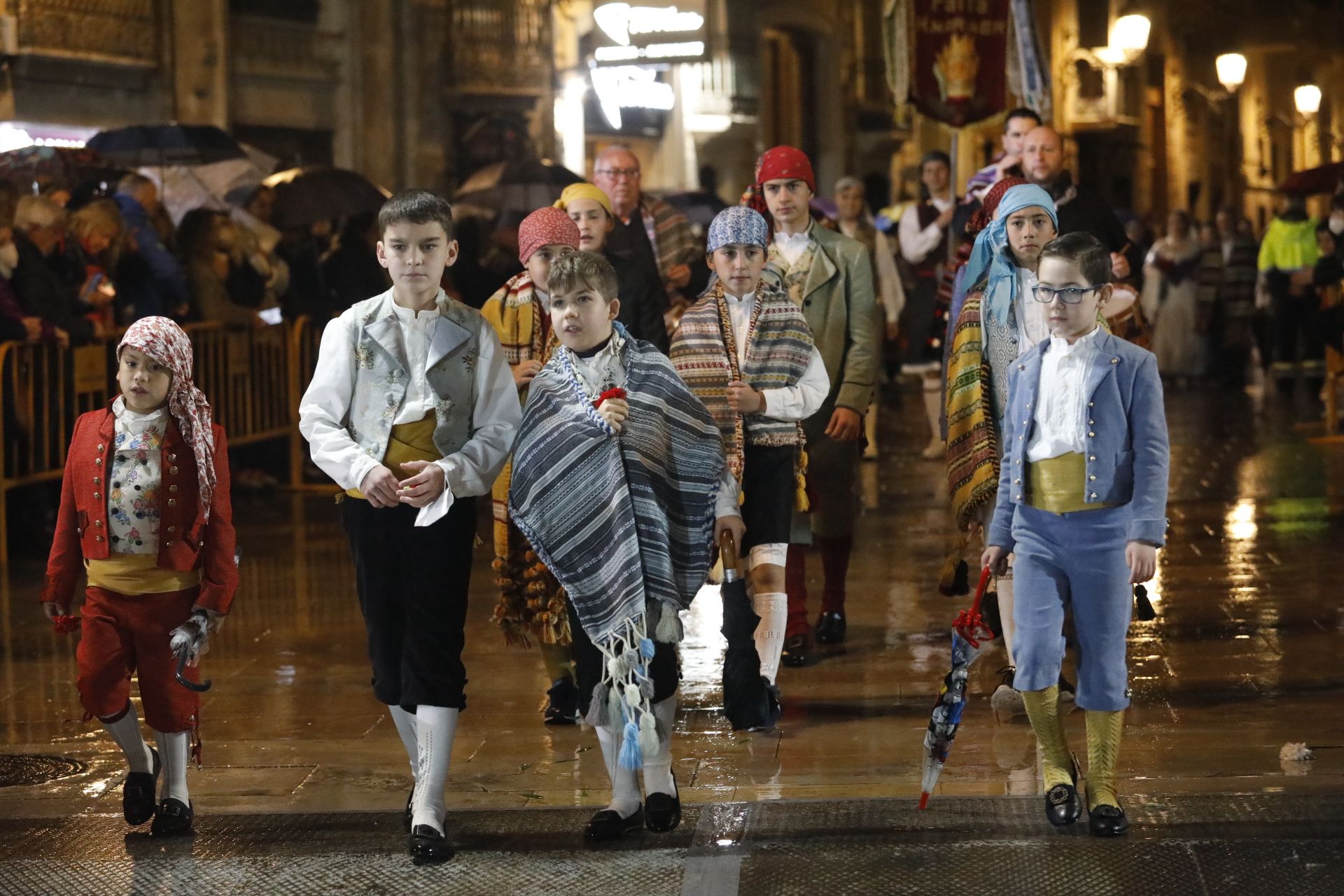 Búscate en el primer día de ofrenda por la calle de la Quart (entre las 19:00 a las 20:00 horas)